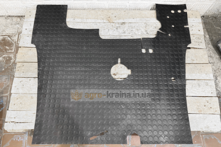 Килимок кабіни ЮМЗ з вирізом (до 92р.) 45-6702085